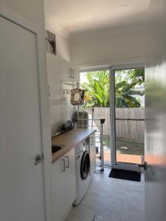 Seaside Granny Flat in North Brisbane - 3