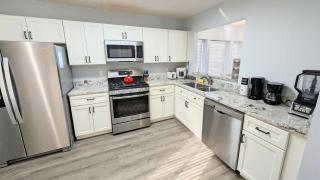 Lakefront Retreat in Winterset - 2
