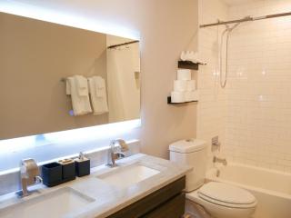 Luxury Smart Home, Prime Dallas, Walk to Bars - 4
