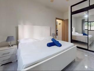 Cana Life Breeze Los Corales Beach Residences A4 - 5