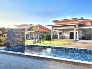 บ้านน้ำผึ้งโฮมสเตย์ Pool & Garden - 9