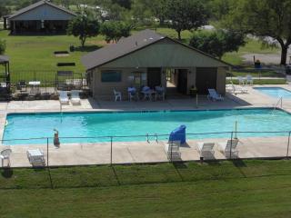 Bay Landing Camping Resort Deluxe Cabin 29 - Bridgeport - 4