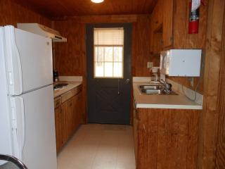 Bay Landing Camping Resort Cabin 14 - 7