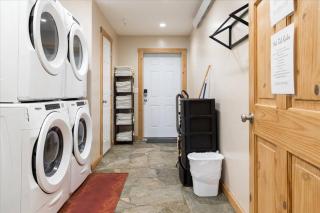 Teton Crest Lodge Sleeps 24, Reunions, Hot tub - 1