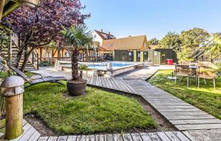 Awesome Apartment In Svaneke With Wifi - 1