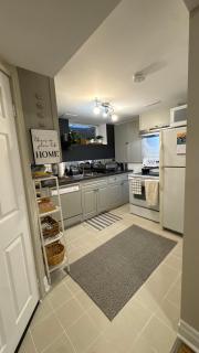 Private 2BR Suite with Parking Toronto - 7