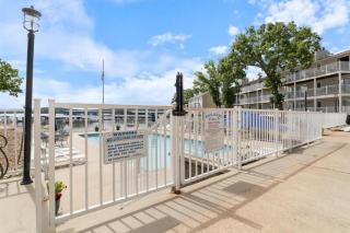 The Calm Cove - A tranquil waterfront escape near shopping and entertainment - 6