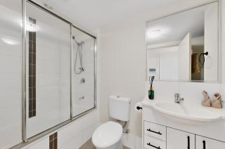 Modern 2BR Mango Hill Stay Close to Shops & Rail - 6