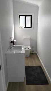 Inviting 5 Bedroom Home -Warm, Cosy & Spacious - Smithfield - 3