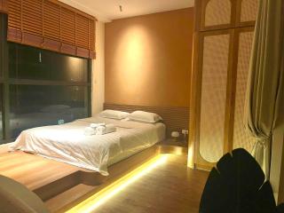 Quiet, Comfort 2bedroom Apt In City Centre, Quick To Airport With Gym, Pools and Beautiful Private Walking Lake - 2