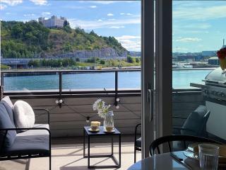 Unmatched Location - Front Row Fjord Apartment - 2 Bedrooms - 8