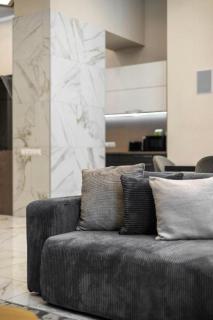 Marble & Gold Flat Jacuzzi Andrassy Steps - 5
