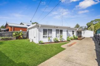 Classic 70's renovated Luxury Shack Pet Friendly - 5