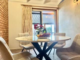 Quiet & Convenient 3BR Home in Runcorn - 5