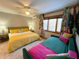Wintergreen Cabin, Hot Tub, Sauna, Walk to Trails - 4
