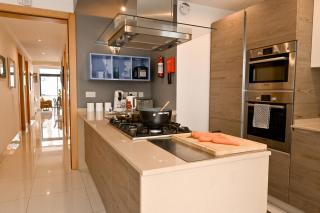 Creative Coastal Stay In Qawra Promenade - Happy Rentals - 7