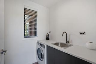 The Wanaka Luxe Pool House - Sleeps 10 - 2