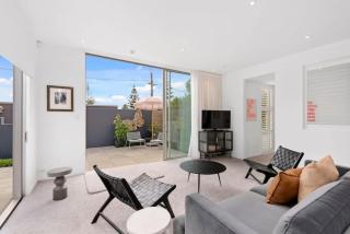 Studio B Sumner - Christchurch - 9
