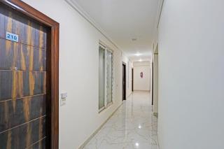 Super Townhouse Chhatarpur Metro Station Delhi - 7