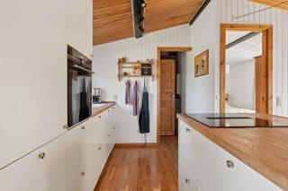 Cozy Holiday Home Near The Beach - 5