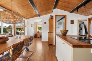 Cozy Holiday Home Near The Beach - 3