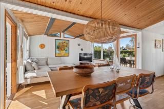 Cozy Holiday Home Near The Beach - 1