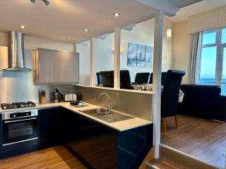 Westward Ho! Beach Retreat - Ocean View - Private Balcony - Sleeps 6 - 9