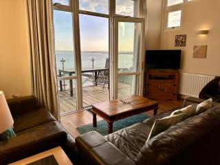 Westward Ho! Beach Retreat - Ocean View - Private Balcony - Sleeps 6 - 5