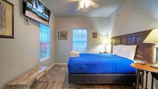 Sleeps 24 3 Homes Bayfront Pool Boat Dock Views Laguna Village Hideaway - 4