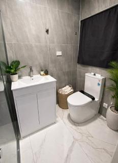 Top Rated Luxury Studio Retreat with Free Private Parking - 2