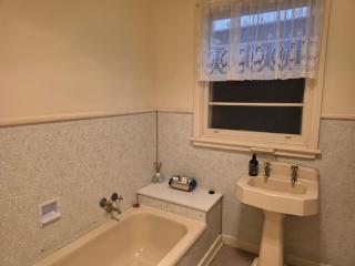 Art Deco Coastal Retreat near Beach and CBD, Mibnb - 4
