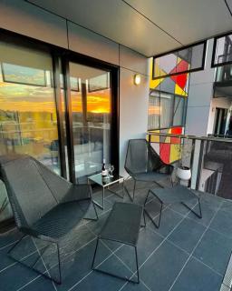 Centrally located 1-bedroom unit with balcony - 1