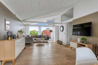 Family-Friendly Activity House By The Sea - 8