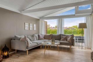 Family-Friendly Activity House By The Sea - 1