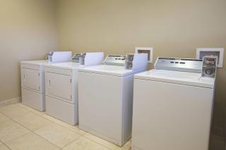 Days Inn & Suites by Wyndham Gonzales TX - 1