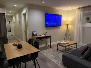 Modern Private 1 Bedroom Suite - Assigned Parking and Patio - 5