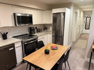 Modern Private 1 Bedroom Suite - Assigned Parking and Patio - 2