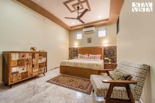 StayVista at Vanya Kutir with BBQ, Hill View - 5