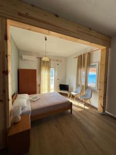 Molos Beach Rooms - 7