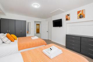 Spacious 1 Bedroom Apartment - Great Central Location - Sleeps 3 - Close To Hinkley Point - 1
