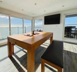 Modern 2-Bed Coastal Flat in Sandown - 9