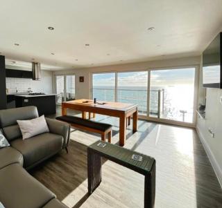 Modern 2-Bed Coastal Flat in Sandown - 8