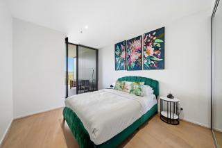 Stylish 1-Bed in CBD with Secure Underground Parking - 7