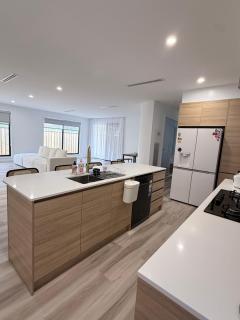 Waurn Ponds Bali Home - 4