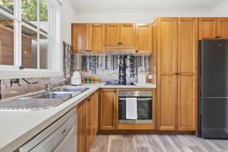 Hobart City Luxury Stay - 9