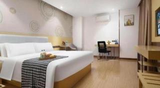 GreenTree Inn Huanggang City Wuxue City Kanjiang Avenue - 1