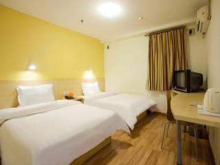 7 Days Inn Qingdao Liaoyang West Road Xinye Plaza Metro Station - 7