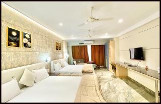 NEAR MAHAKAAL TEMPLE M SRI HOTEL Near Neelkantha Dwar And Railway Station , All Room Air Conditioned , Wifi , Lift And Free Parking ,BEST FAMILY HOTEL IN UJJAIN - 5
