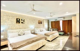 NEAR MAHAKAAL TEMPLE M SRI HOTEL Near Neelkantha Dwar And Railway Station , All Room Air Conditioned , Wifi , Lift And Free Parking ,BEST FAMILY HOTEL IN UJJAIN - 0