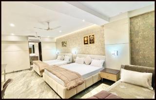 NEAR MAHAKAAL TEMPLE M SRI HOTEL Near Neelkantha Dwar And Railway Station , All Room Air Conditioned , Wifi , Lift And Free Parking ,BEST FAMILY HOTEL IN UJJAIN - 7
